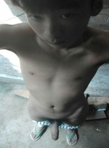 Naked-Chinese-boy-from-Weibo-11-440x782